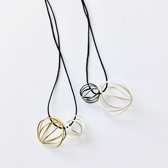 Silke-Erdtmann-Schmuck_Halsschmuck_Anhänger_Silber_Gold