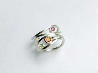 Silke-Erdtmann-Schmuck_Ringe_Silber_Feueropal_Rhodolith