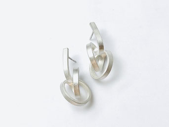 Silke-Erdtmann-Schmuck_Ohrschmuck_Silber_gewickelt