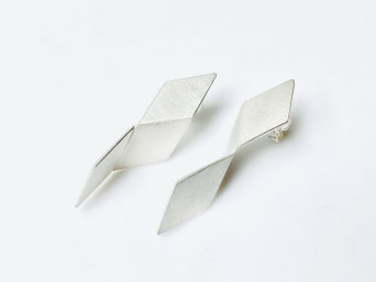 Silke-Erdtmann-Schmuck_Ohrschmuck_Silber_gefaltet