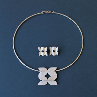 Silke-Erdtmann-Schmuck_Halsschmuck_Reif_Anhänger_Silber