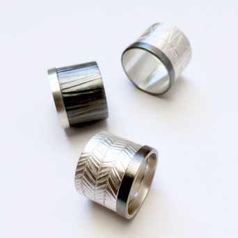 Silke-Erdtmann-Schmuck_Männerschmuck_Silber_Ringe_texturiert_breit