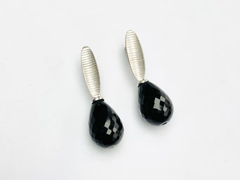 Silke-Erdtmann-Schmuck_Ohrschmuck_Silber_Onyxtropfen_schwarz