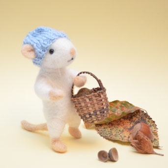 Maus, Filz, Filzmaus, nadelgefilzte Maus, kleine Maus Dekoration, Maus mit Korb,  Filztiere, Deko, Deko aus Wolle, Filztier, Filzfigur, Tier Wald, Süsse Maus, Weihnachtsgeschenk, Sammelstück, Filzen, Filztiere, Miniaturen, Miniatur,