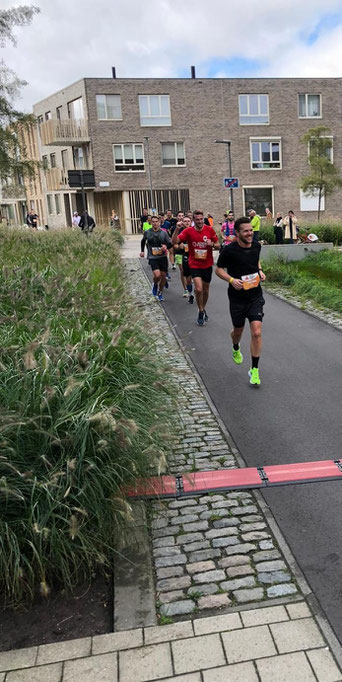 Online hardloopbegeleiding. Performance coach. Met hardloopcoaching naar een PR op de marathon. Marathon trainingsschema. Marathonschema. Online hardloopcoaching. Hardloop coach. Online hardloopbegeleiding op de marathon.