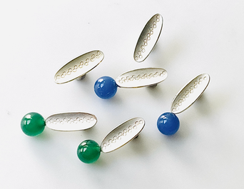 Silke-Erdtmann-Schmuck_Ohrschmuck_Stecker_Silber_texturiert_blau_grün