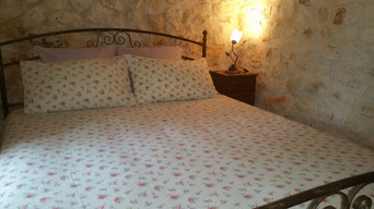 Schlafzimmer Doppelbett in Ferienhaus in Apulien für Vermietung mit privatem Pool