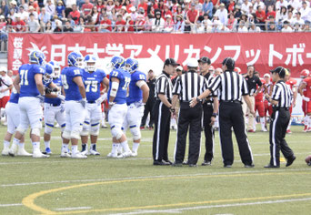 タックルをした日大選手が退場となった瞬間(5月6日撮影)