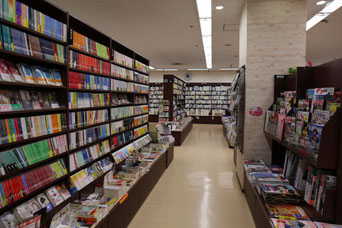 教科書からコミックまで取り扱う衣笠キャンパス存心館ふらっと