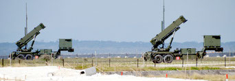 北朝鮮のミサイル発射通告を受け、配備されたPAC3=7日午前、南ぬ浜町