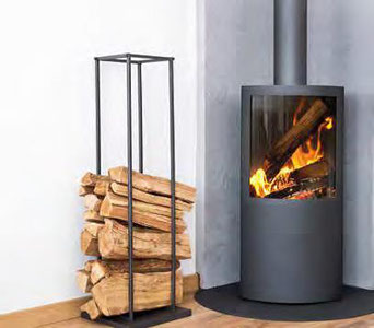 Brennholz soll naturbelassen und luftgetrocknet gelagert werden. Ideal sind drei Jahre. Foto: Fotolia.com