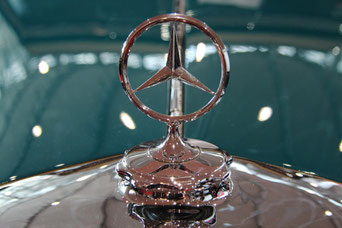 Mercedes-Stern Bild von <a href="https://pixabay.com/de/users/hafu1961-14233814/?utm_source=link-attribution&amp;utm_medium=referral&amp;utm_campaign=image&amp;utm_content=4650558">Hartmut Fuchs</a> auf <a href="https://pixabay.com/de/?utm_source=link-att