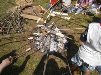 Stockbrot am Lagerfeuer