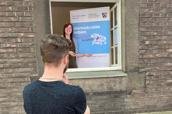 Lina Kufner freut sich auf Gespräche am Fenster mit den Menschen in Obermarxloh I Foto: Lena Richter,