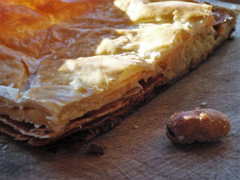 Galette des Rois avec fève en haricot.