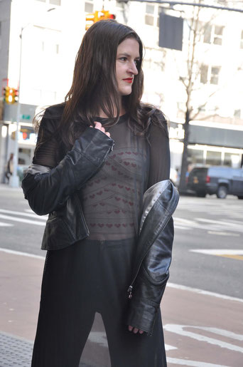 NYC Streetstyle Outfit Korsage Lederhose Transparenz Second Hand Blog Deutschland Modeblog Fairy Tale Gone Realistic