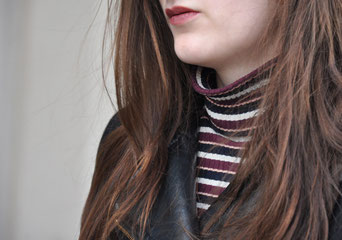 Investment-Pieces Mantel Coccinelle-Tasche graue Jeans gestreiftes Rollkragenshirt OOTD Modeblog Fairy Tale Gone Realistic Fashionblog Passau