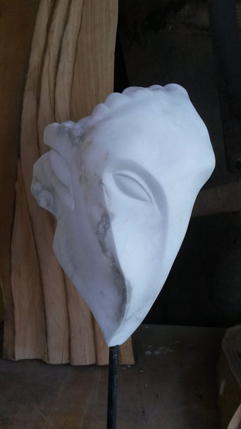 Alabaster Gesicht
