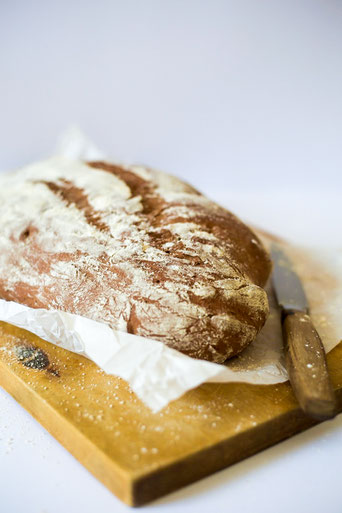 Brot, Brotbacken, Traubenkernmehl, Traubenkernbrot, Dinkel, Dunkelbrot, Buchweizen, Buchweizenbrot, Frühstück 