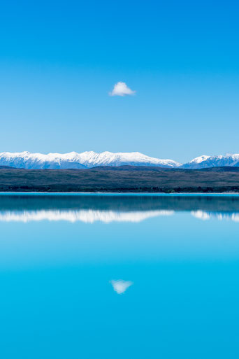 Mittel cloud mirrored at Lake Tekapo, New Zealand