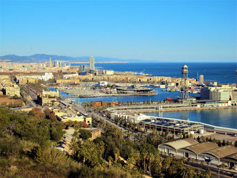 Blick vom Montjuic im Poble Sec auf Barcelonas Hafen_Empfehlungen von Barcelona by locals