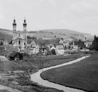 Abb. 1: Zwiefalten 1935, Blick gegen das Donautal, Foto um 1935 (1b), um 1935, in: Wikimedia Commons.*