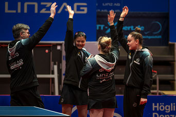 Foto Pillik -Coach Josef Plachy, P.W._ICE, Ivana Malobabic, Andrea Pavlovic