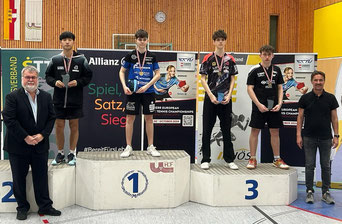 Siegerehrung U19 Einzel vl - STTV Päsident Dr. Walter Windischbauer, Zhenlong Liu, Petr Hodina, Tobias Tischberger, Julian Rzihauschek, Sport LR Mag. Martin Zauner 