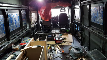 Links der Tank auf dem Radkasten