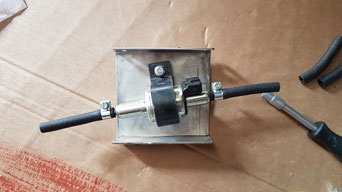 Pumpe auf Montageblech