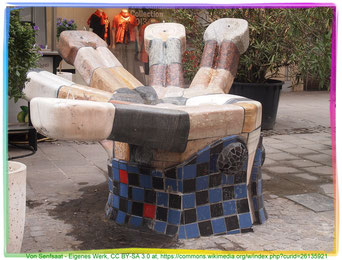 Spiralfluss-Hand Trinkbrunnen I in Linz, Österreich