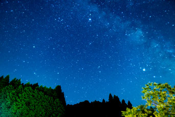 流れ星や人工衛星探してみて下さい