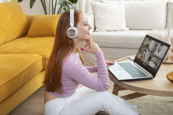Online Spanish course with interactive lessons from home to improve comprehension and fluency.