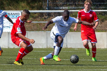 Neuzugang Samuel Atiye zeigte im Spiel gegen Fortuna Düsseldorfs U19 (0:0) direkt seine Qualitäten am Ball (Foto: Deutzmann)