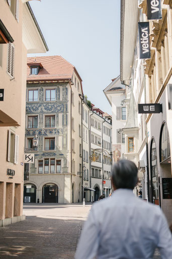 Achat et vente de biens immobiliers commerciaux par André Suter - KlarText AG