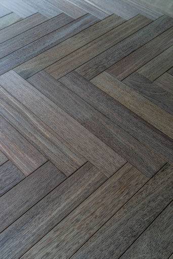 ユーラシアンチーク ヘリンボーン 無垢フローリング アンドウッド 45度