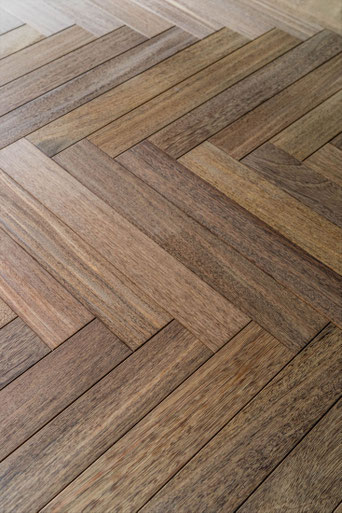 ユーラシアンチーク ヘリンボーン 無垢フローリング アンドウッド 45度