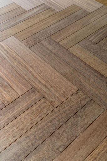 ユーラシアンチーク ダブルヘリンボーン 無垢フローリング アンドウッド 45度 