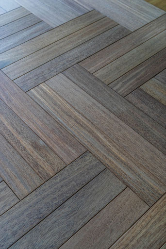ユーラシアンチーク トリプル ヘリンボーン 無垢フローリング アンドウッド 45度