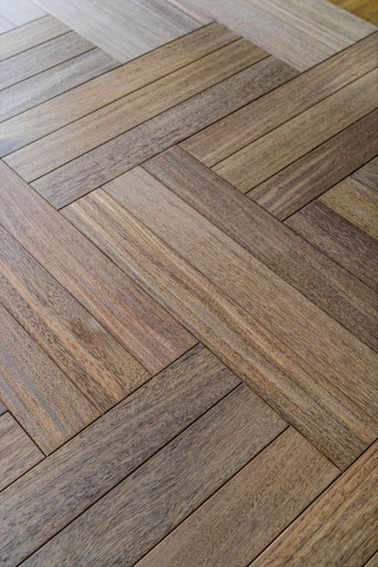 ユーラシアンチーク トリプル ヘリンボーン 無垢フローリング アンドウッド 45度
