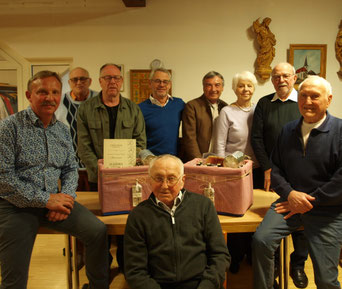 von links: 1. Vors. Peter Binsteiner, Horst Unbehaun, Harald Metz, Franz Dacho, Thomas Schlembach, Siegbert Borst, Helma Albert, Winfried Albert und Rudi Dacho