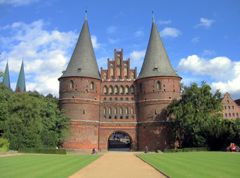 (c) GLENN STRONG. HOLSTENTOR