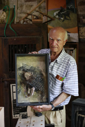 Gérard Pigeon dans son atelier de Sartilly (Manche), en 2017