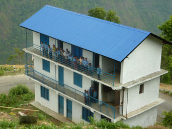 Bau eines neuen Schulhauses in Betini