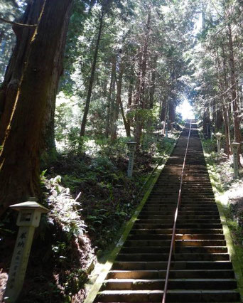 奥之院への階段