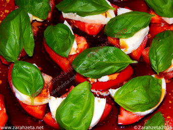 Tomate Mozzarella Salat mit Basilikum