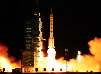Erfolgreicher Start des chinesischen Raumschiffs Shenzhou-8 vom Weltraumbahnhof Jiuquan in der Inneren Mongolei.