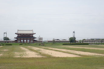 蒸し暑かったはじめての平城京跡巡検.車窓からの景色はまたいつか撮影を.