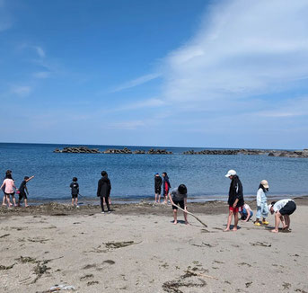 海の中はまだ冷たい！