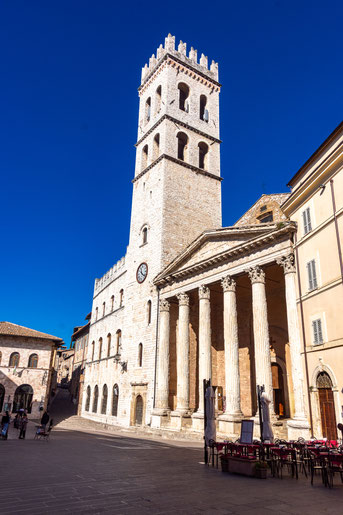 Assisi: Piazza del Comune